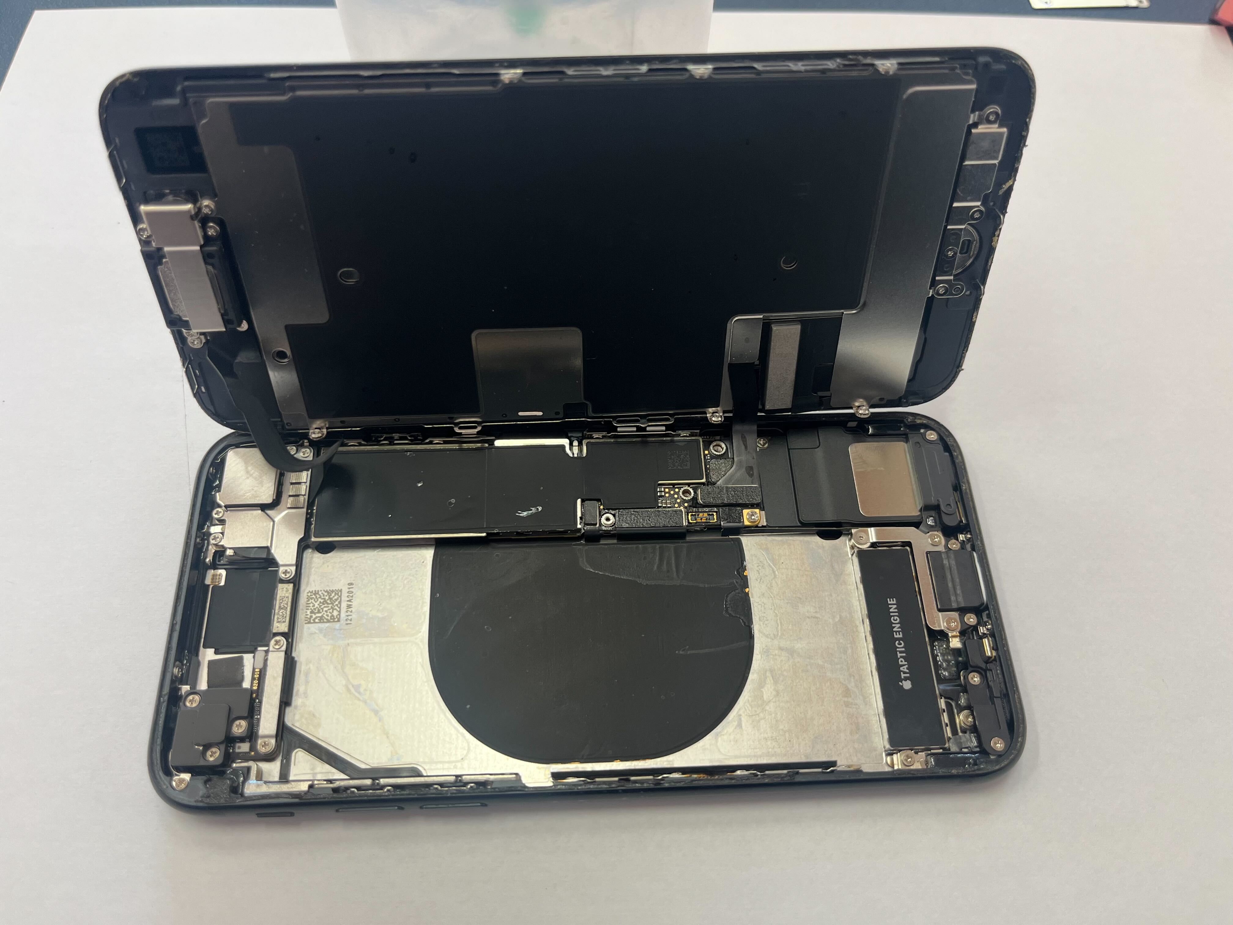 豊川市でiPhone SE 第2世代のバッテリー交換】電池の減りが早い・最大